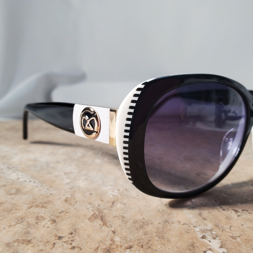 Black & White Oval Butterfly Sunglasses